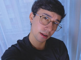 Voir la fiche détaillée de OliverHot69