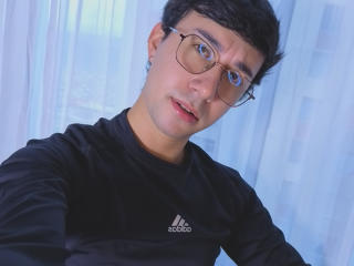 Ver la ficha detallada de OliverHot69