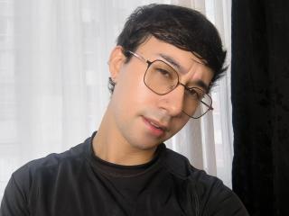 Ver la ficha detallada de OliverHot69