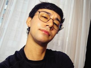 Voir la fiche détaillée de OliverHot69