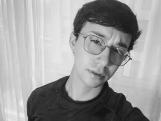 Ver la ficha detallada de OliverHot69