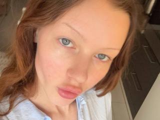 Voir la fiche détaillée de Khloeee