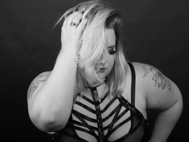 Curvy-Lucy-hot - Live porn &amp; sex cam - 29447081