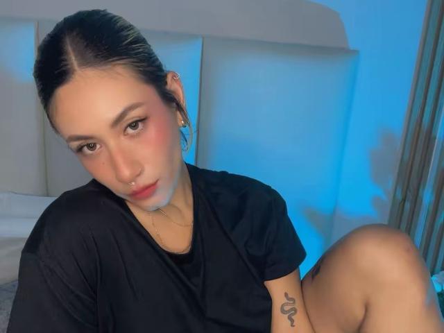 EmilyRobertts - Live Sex Cam - 29457698