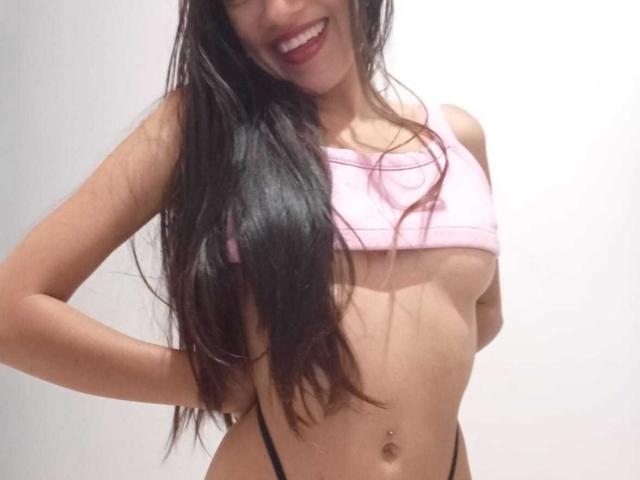 KiriamGomez - Live porn &amp; sex cam - 29460206