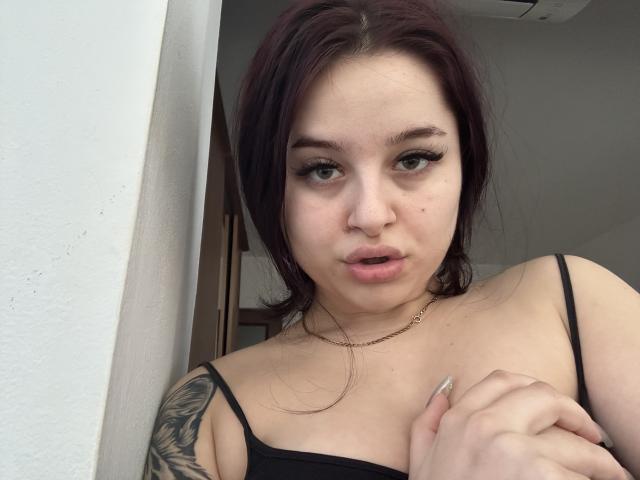 LucieRed - Live Sex Cam - 29472119