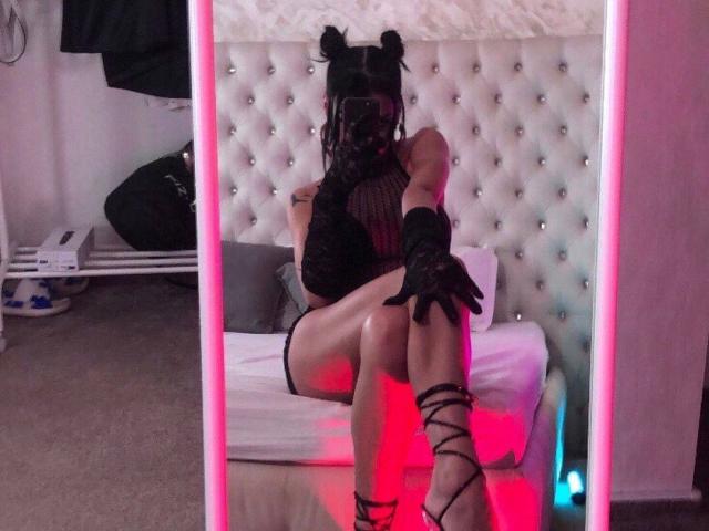 ChicaOra - Élő pornó és szexkamera - 29498300
