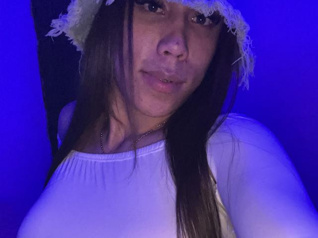 GeraldineSuan - Live Sex Cam - 29521298