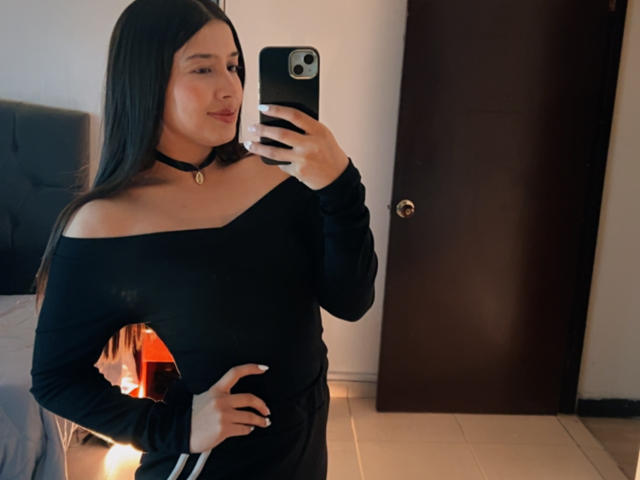 EmmaLombardi - Élő pornó és szexkamera - 29531252