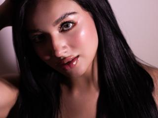 Se komplett profil för LillyTaylor