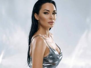 Se komplett profil för Xioni