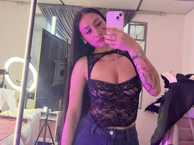 MaddyCarina - Live sex cam - 29565521