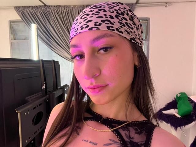 MaddyCarina - Live sex cam - 29565536