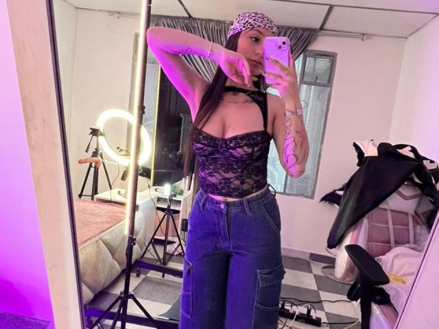 MaddyCarina - Live sex cam - 29565545