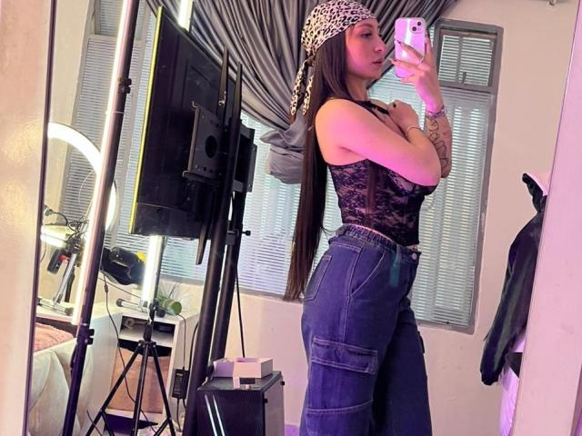 MaddyCarina - Live sex cam - 29565575