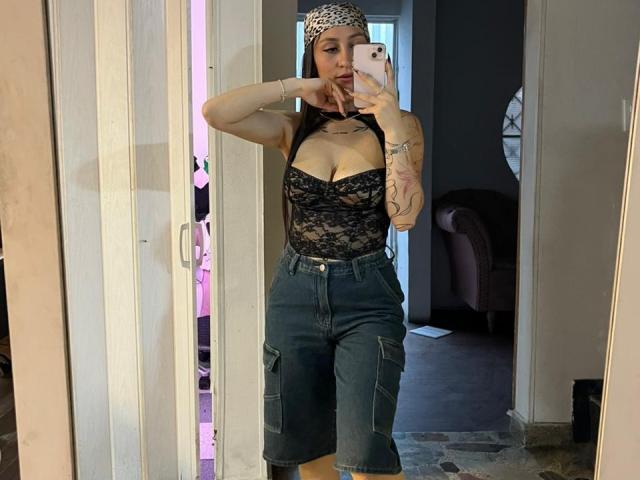 MaddyCarina - Live sex cam - 29565581