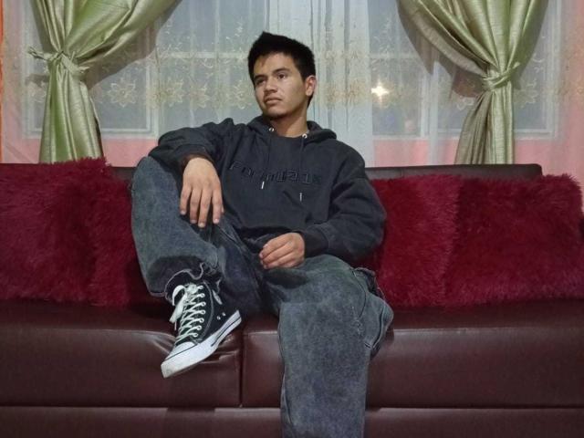 AdonisLatin - Live porn &amp; sex cam - 29576975