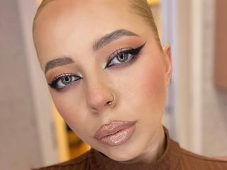 Se komplett profil för RedLara