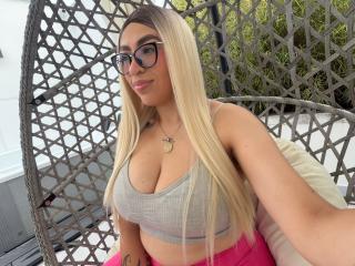 Se komplett profil för CamilleJuicyHot