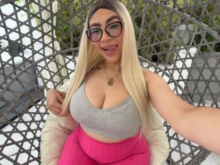 Se komplett profil för CamilleJuicyHot