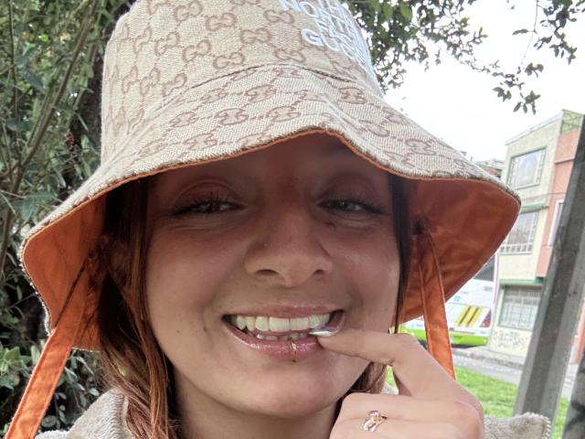 SaarahJones - Élő pornó és szexkamera - 29599766