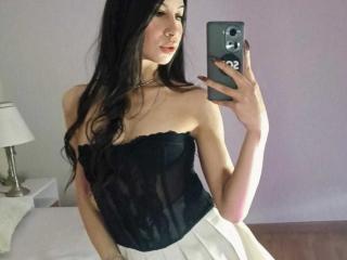 NahomyCarther's Model Profile