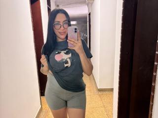 Xem hồ sơ đầy đủ của CamilleJuicyHot