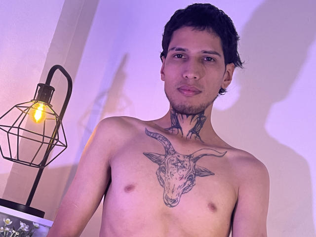 TojiZenni - Élő pornó és szexkamera - 29630825
