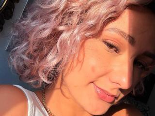 FloraSaenz's Model Profile