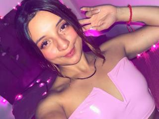 SaarahJones's Model Profile