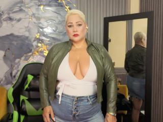 GianellaCox's Model Profile