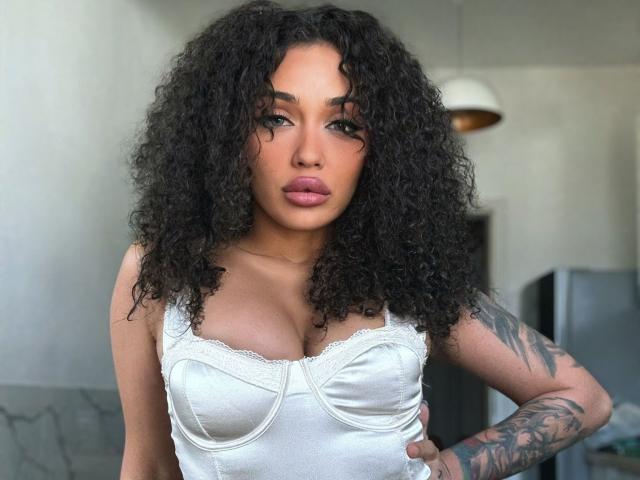 ChloeBlowie - Live porn &amp; sex cam - 29671076