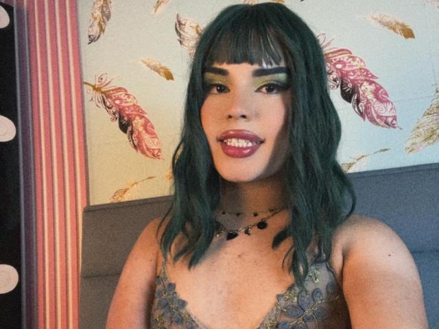 GlossyyBratz - Élő pornó és szexkamera - 29672990