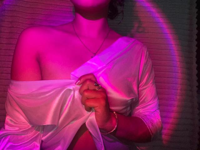 JuliaBennett - Live porn &amp; sex cam - 29683478