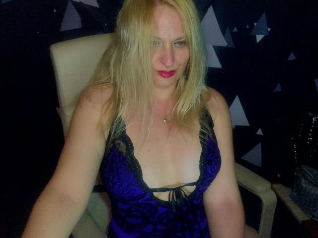 MonicaMiss - Live sex cam - 29699741