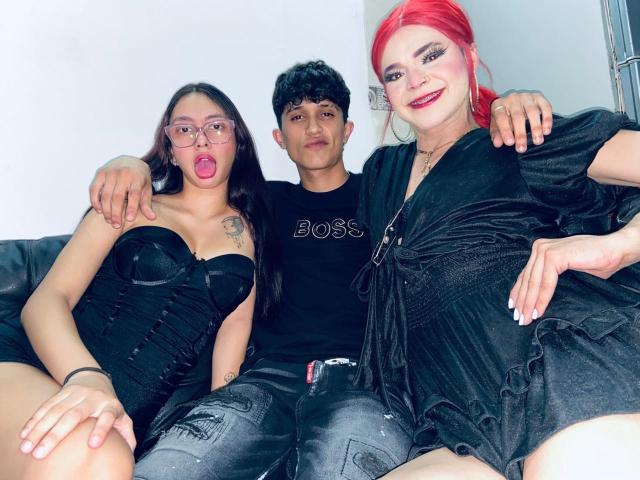 ThreesomeUnilited - Camera khiêu dâm &amp; quyến rũ trực tiếp - 29703947