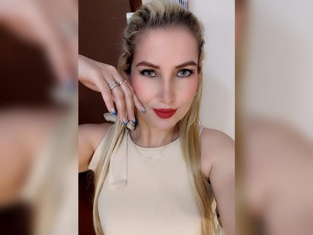 GiuliaAddams - Live Sex Cam - 29707571