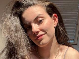 Podívejte se na podrobnou kartu Nyrah-hot