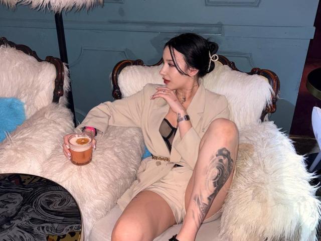 NikkiGoldX - Live porn &amp; sex cam - 29739554
