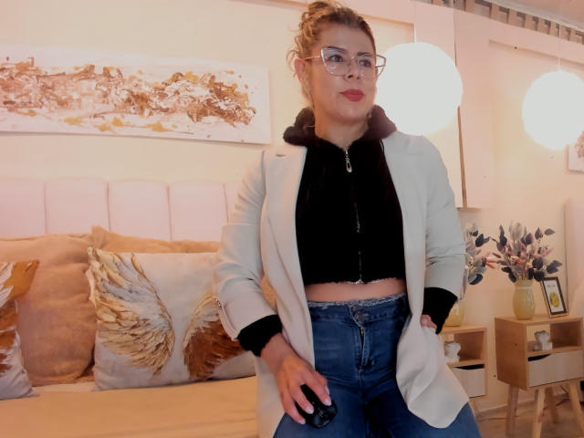 EmiliaMilf - Élő pornó és szexkamera - 29766959