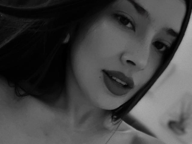 EmmaLombardi - Live sex cam - 29779751