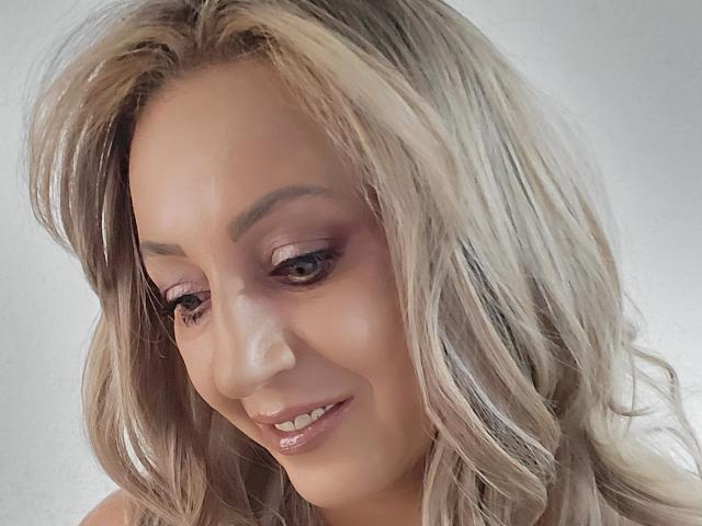 Regina11 - Live sexe cam - 29809523