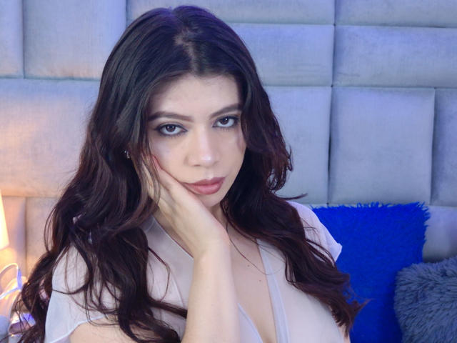 LindaMancini - Live porn &amp; sex cam - 29831171