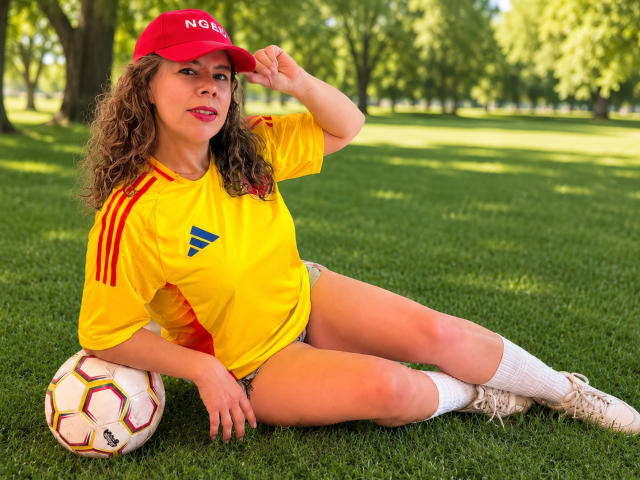 EmiliaMilf - Live porn &amp; sex cam - 29840066