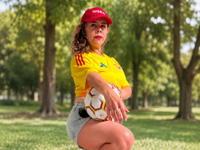 EmiliaMilf - Live porn &amp; sex cam - 29840069