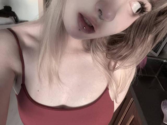 MintaRowcliffe - Live porn &amp; sex cam - 29856401