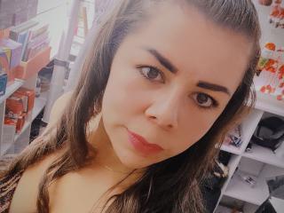 Ver a ficha detalhada de  EmiliaMilf