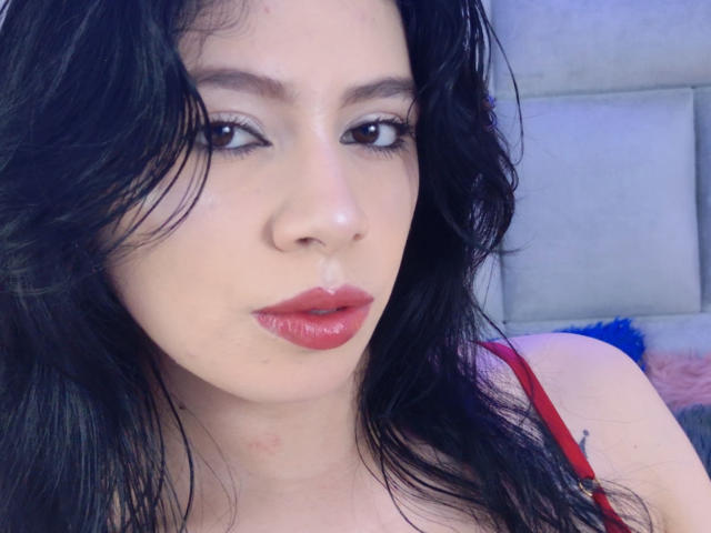 LindaMancini - Live porn &amp; sex cam - 29911268