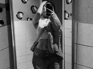 Ver a ficha detalhada de  MiaHarperr