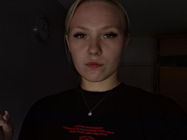 KarylKorineck - Élő pornó és szexkamera - 30023708